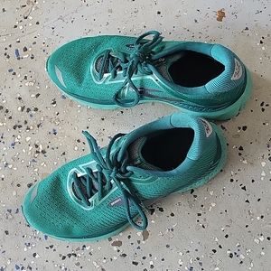 EUC Brooks adrenaline 20